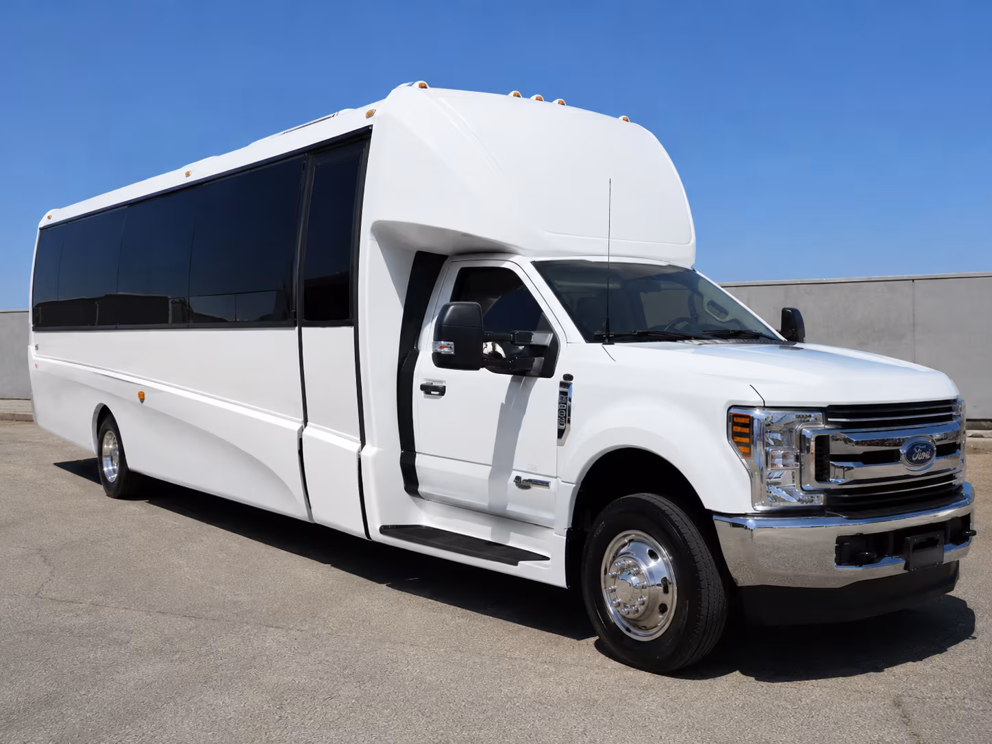employee shuttle buses for companies along the i 94 and i 35e corridors